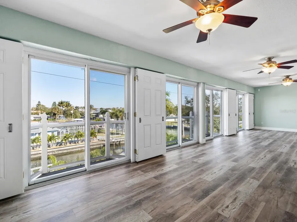 605 Avenida De Mayo Sarasota FL 34242