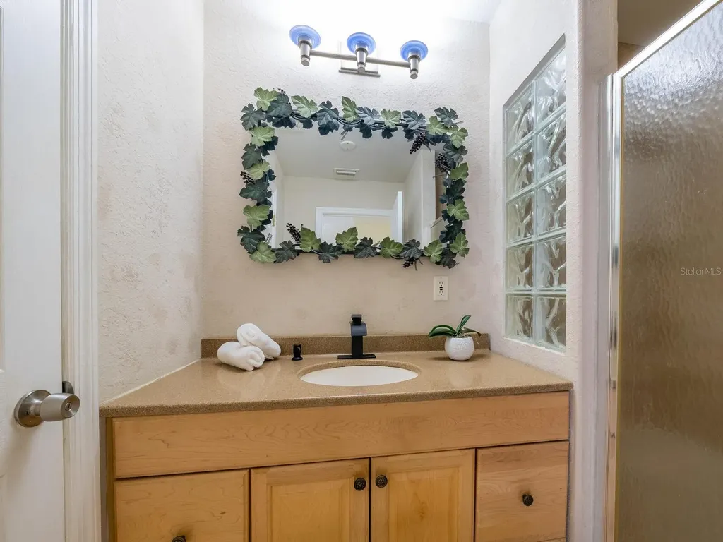 605 Avenida De Mayo Sarasota FL 34242