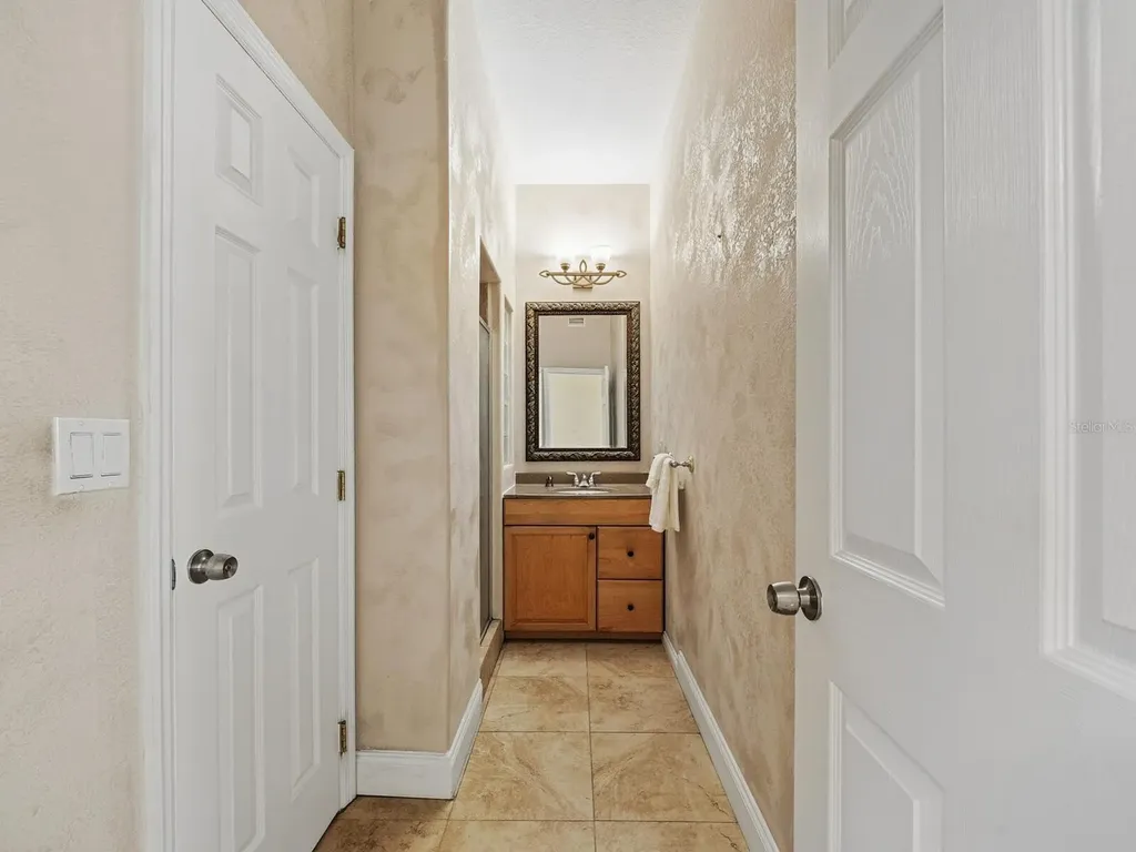 605 Avenida De Mayo Sarasota FL 34242