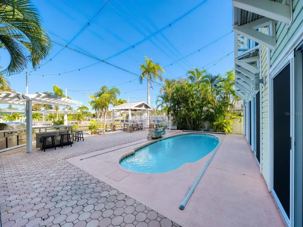 605 Avenida De Mayo Sarasota FL 34242