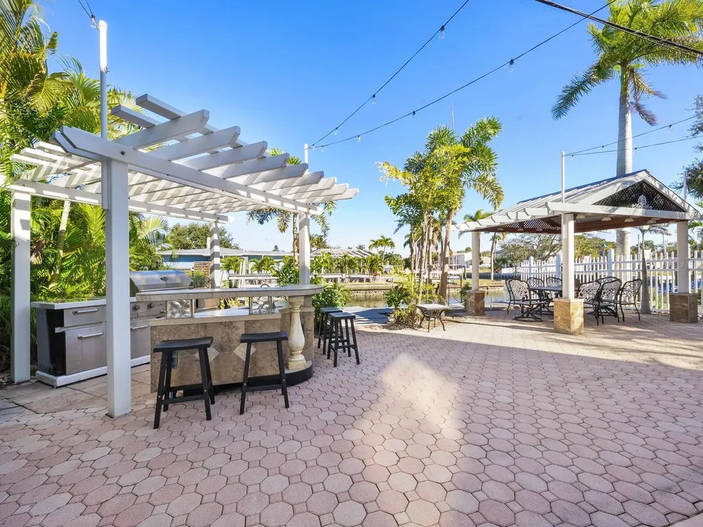 605 Avenida De Mayo Sarasota FL 34242