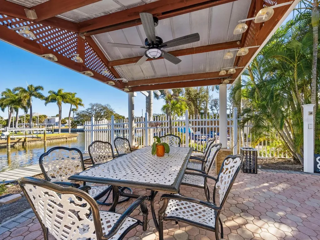 605 Avenida De Mayo Sarasota FL 34242