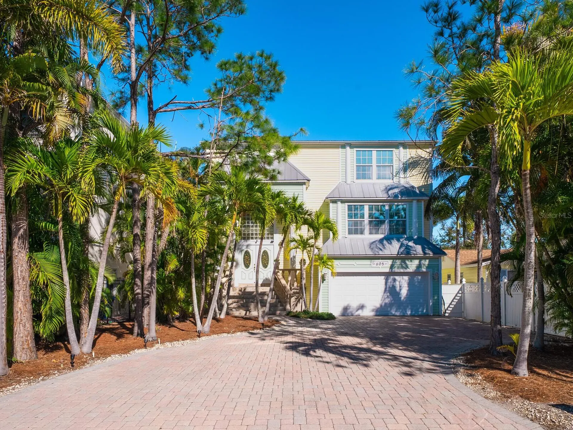 605 Avenida De Mayo Sarasota FL 34242