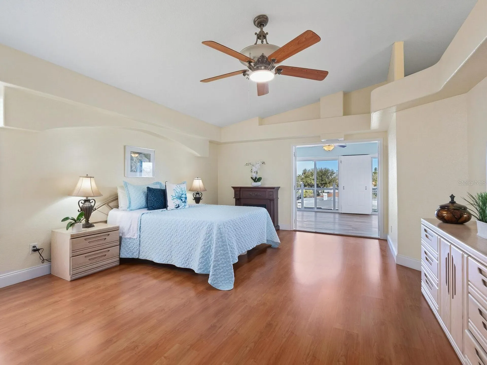 605 Avenida De Mayo Sarasota FL 34242
