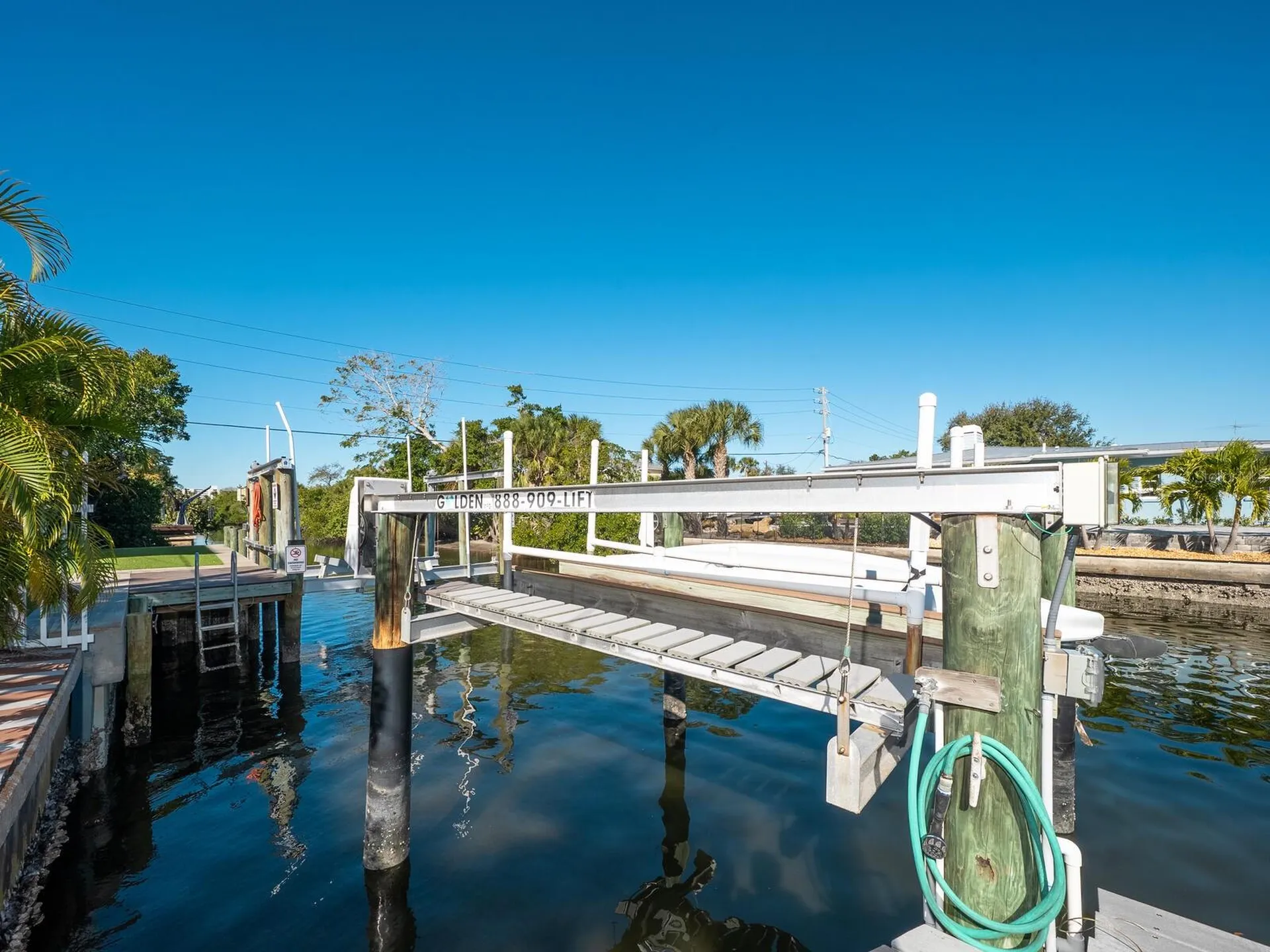 605 Avenida De Mayo Sarasota FL 34242