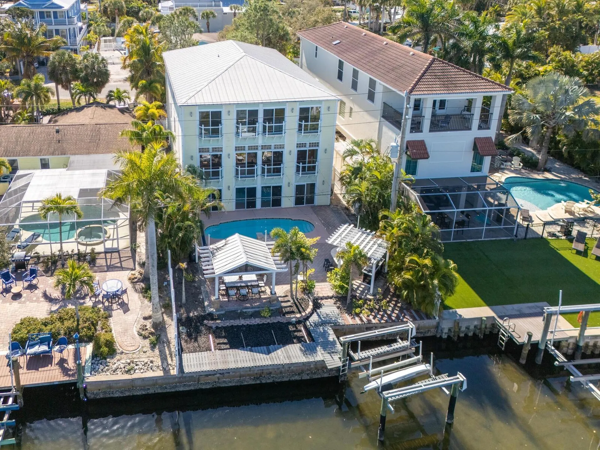 605 Avenida De Mayo Sarasota FL 34242