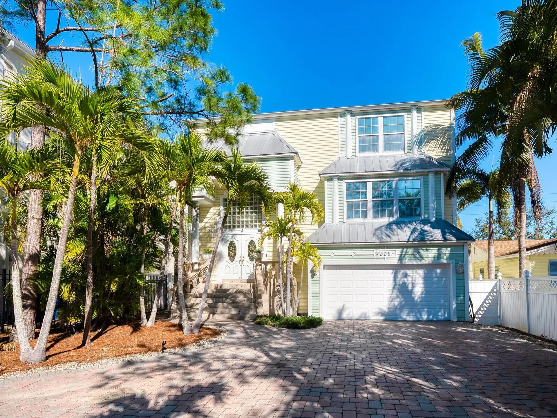 605 Avenida De Mayo Sarasota FL 34242