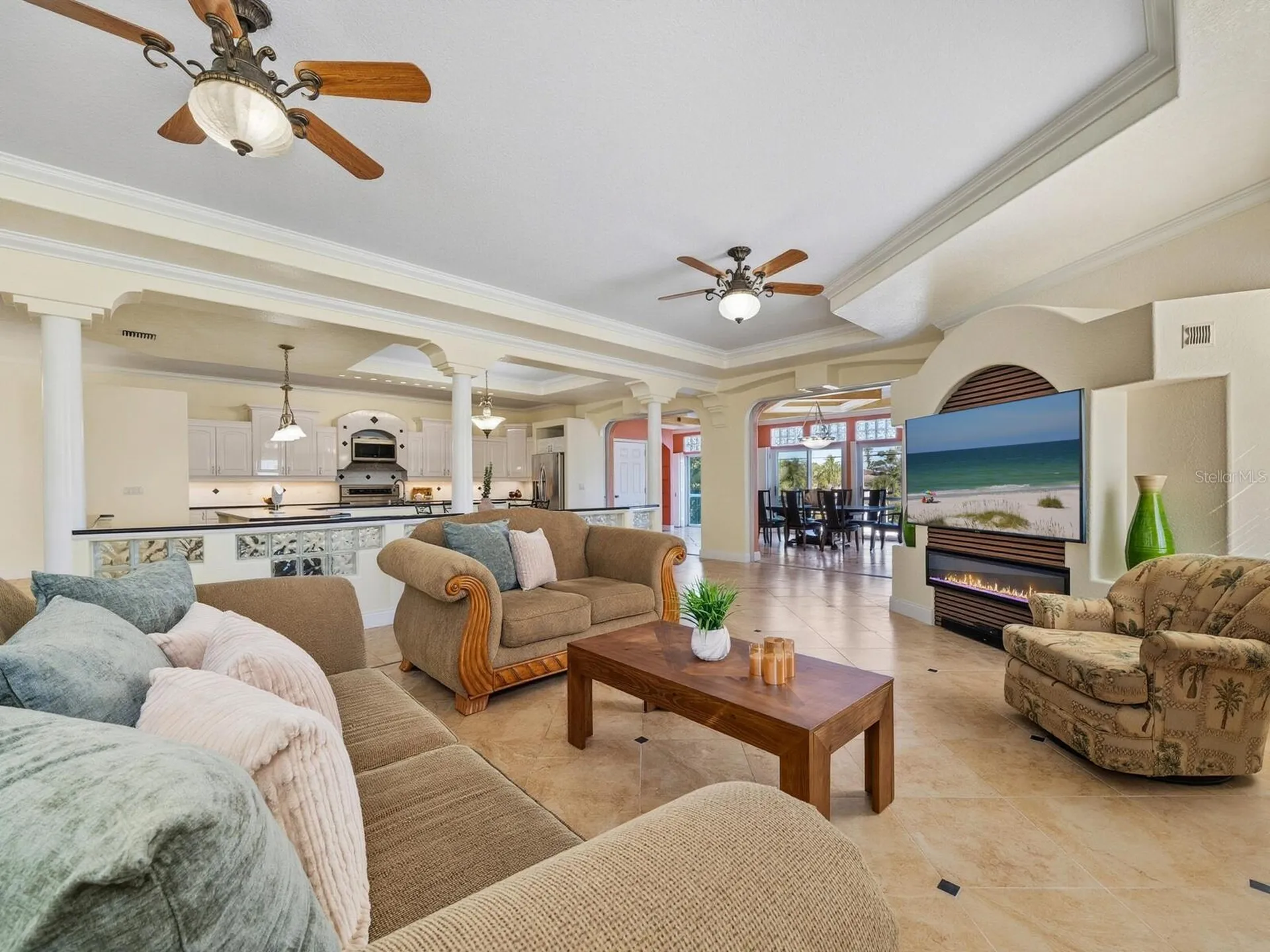 605 Avenida De Mayo Sarasota FL 34242