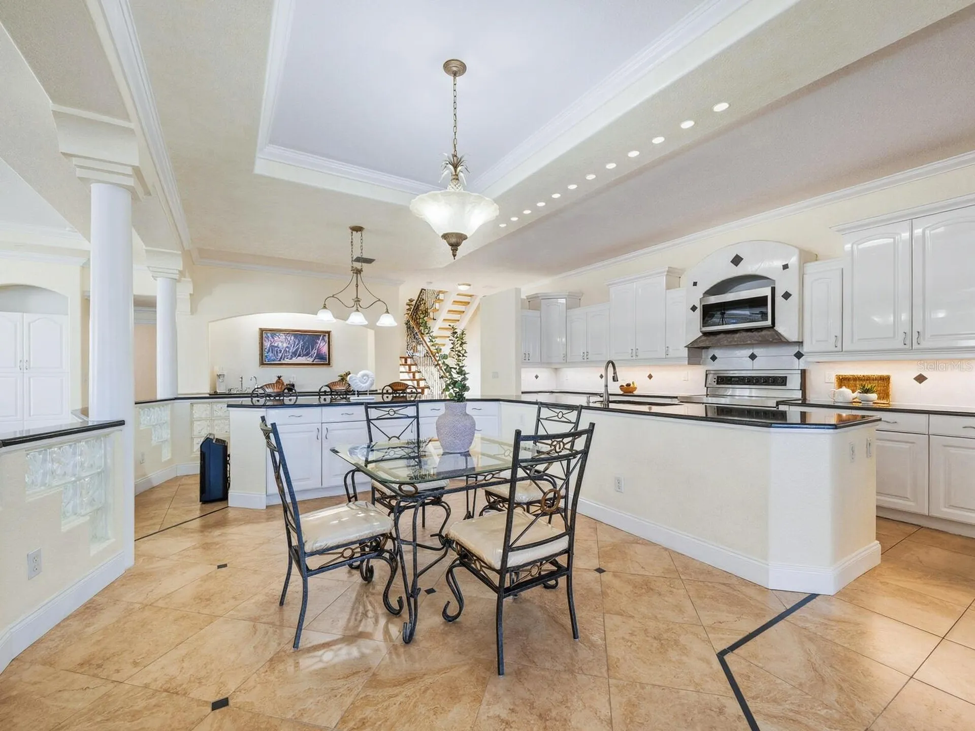 605 Avenida De Mayo Sarasota FL 34242