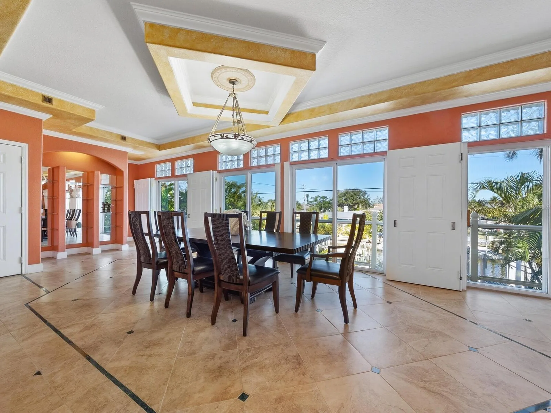 605 Avenida De Mayo Sarasota FL 34242