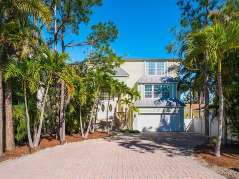 605 Avenida De Mayo Sarasota FL 34242