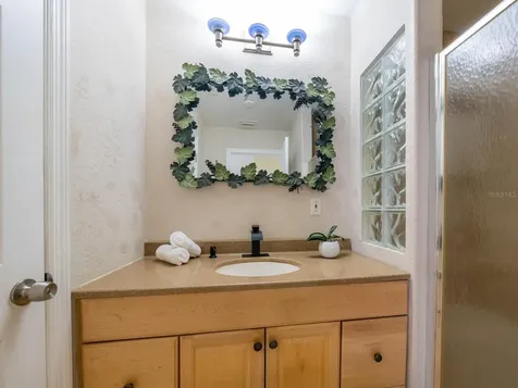 605 Avenida De Mayo Sarasota FL 34242