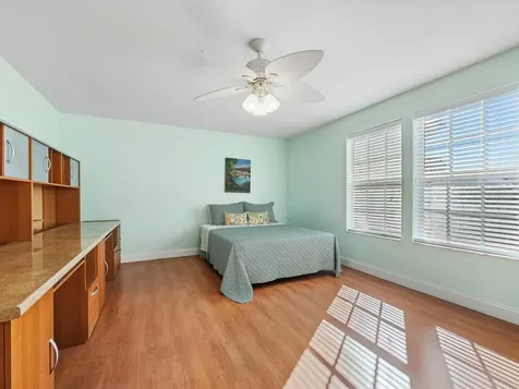 605 Avenida De Mayo Sarasota FL 34242