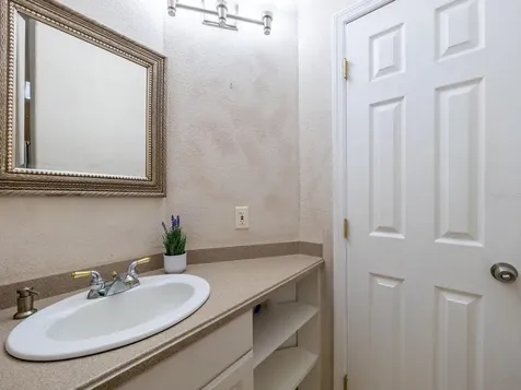 605 Avenida De Mayo Sarasota FL 34242
