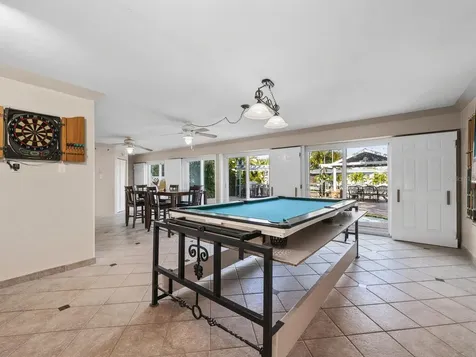 605 Avenida De Mayo Sarasota FL 34242