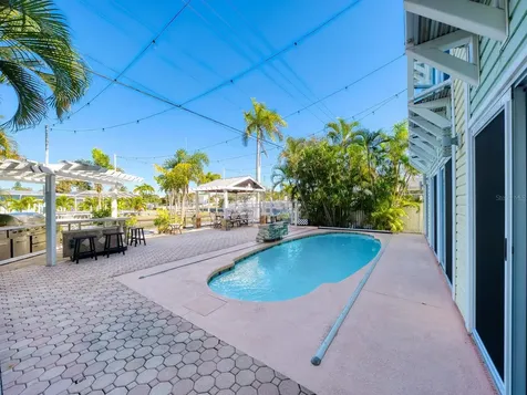 605 Avenida De Mayo Sarasota FL 34242