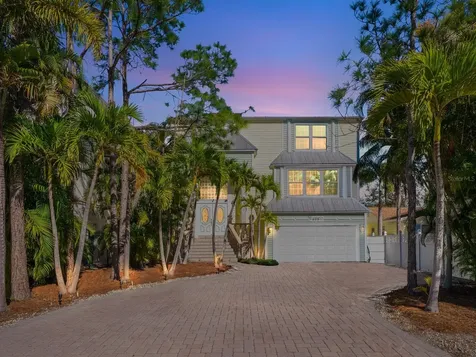 605 Avenida De Mayo Sarasota FL 34242
