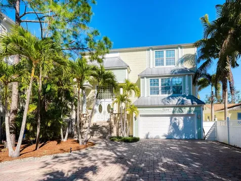 605 Avenida De Mayo Sarasota FL 34242