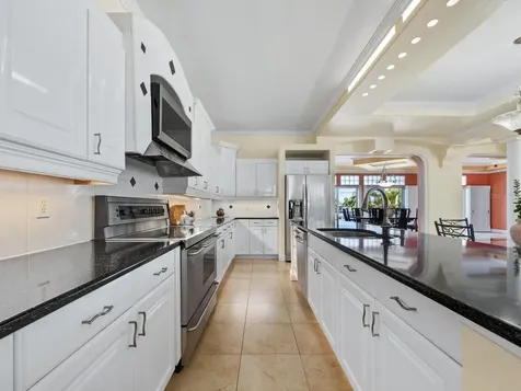 605 Avenida De Mayo Sarasota FL 34242