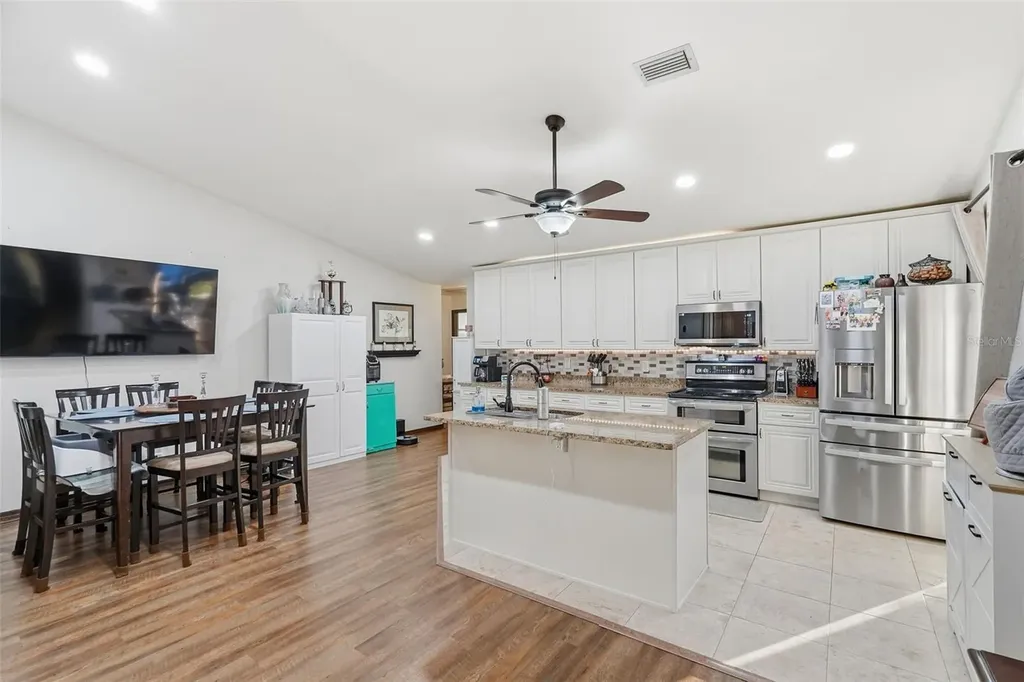 1925 Dockside Drive Valrico FL 33594