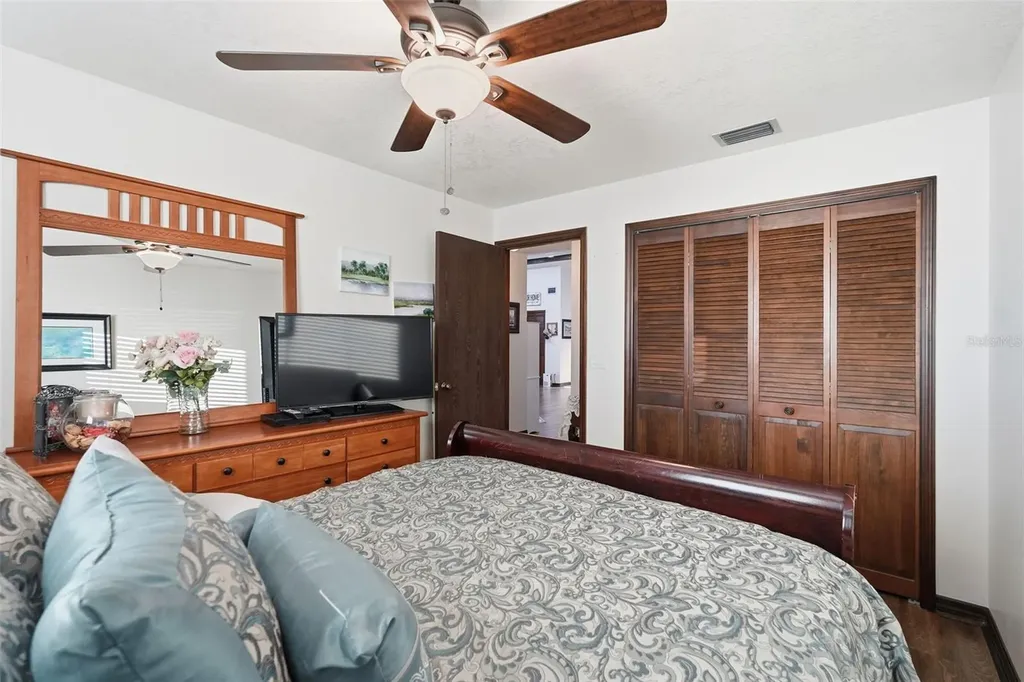1925 Dockside Drive Valrico FL 33594