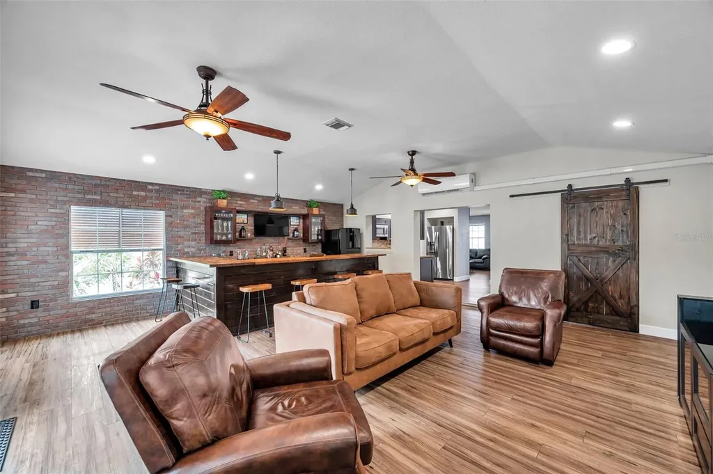 4815 Plantation Drive Tampa FL 33615