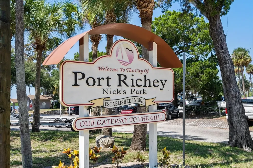 4550 Bay Boulevard Port Richey FL 34668
