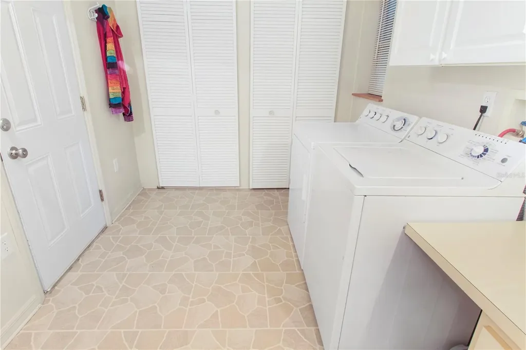 605 Rainbow Boulevard Lady Lake FL 32159
