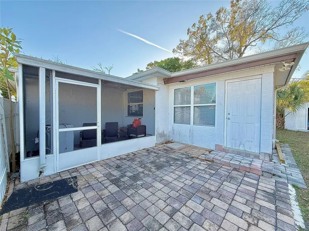 433 86th Avenue N St Petersburg FL 33702