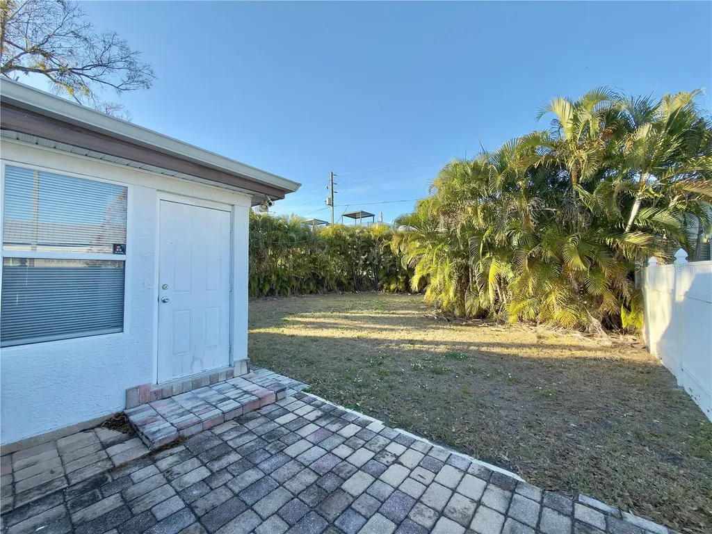 433 86th Avenue N St Petersburg FL 33702