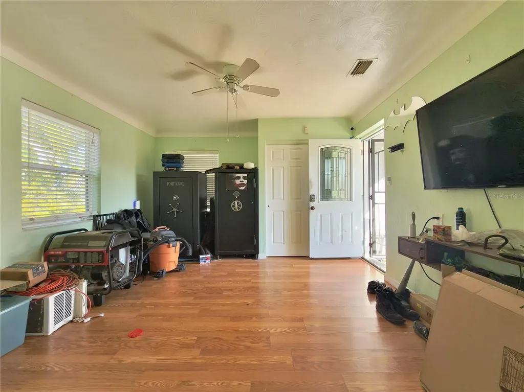 433 86th Avenue N St Petersburg FL 33702