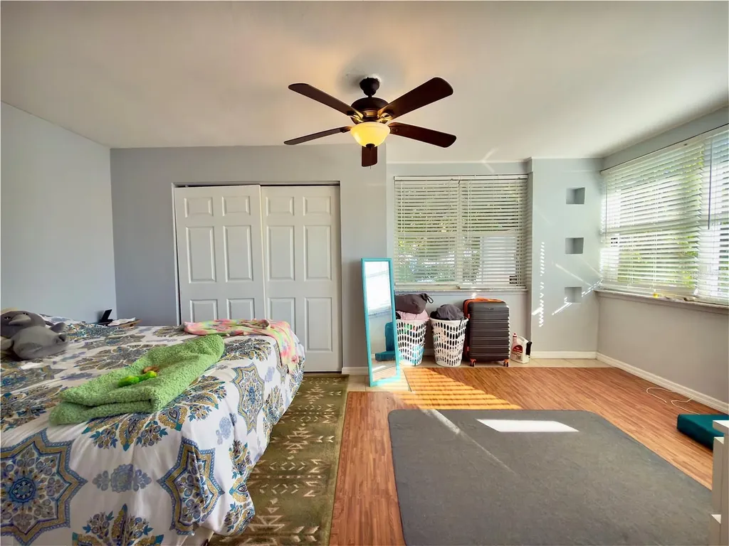 433 86th Avenue N St Petersburg FL 33702