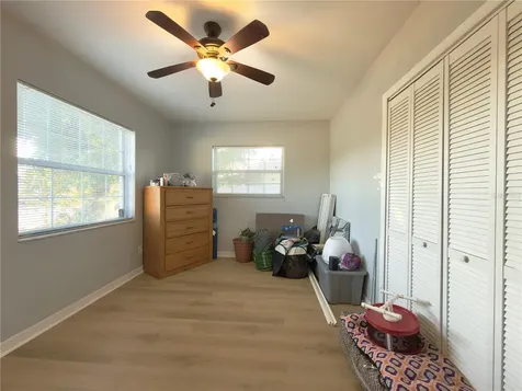433 86th Avenue N St Petersburg FL 33702