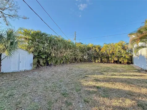 433 86th Avenue N St Petersburg FL 33702