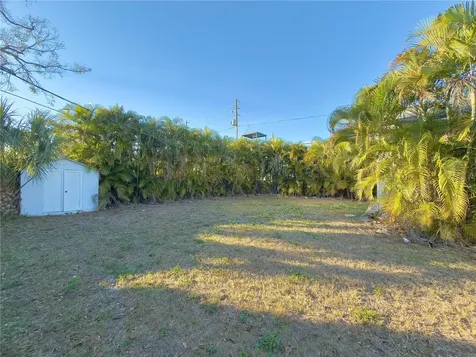 433 86th Avenue N St Petersburg FL 33702