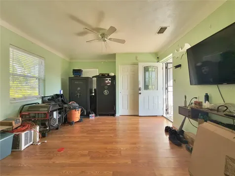 433 86th Avenue N St Petersburg FL 33702