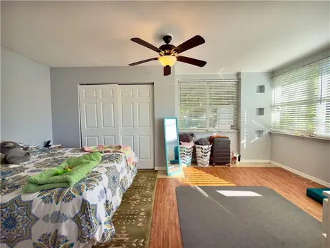 433 86th Avenue N St Petersburg FL 33702