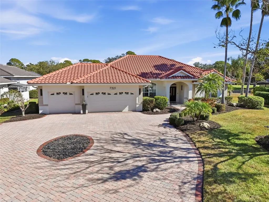 7321 Links Court Sarasota FL 34243