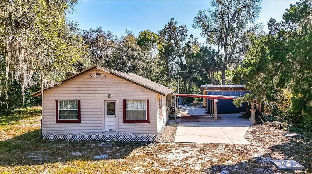 20036 State Road 44 Eustis FL 32736