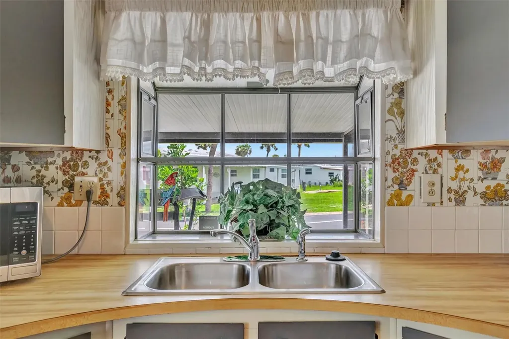 129 E Saint Lucia Loop Apollo Beach FL 33572