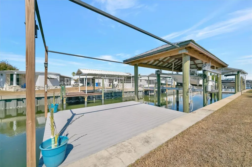 129 E Saint Lucia Loop Apollo Beach FL 33572