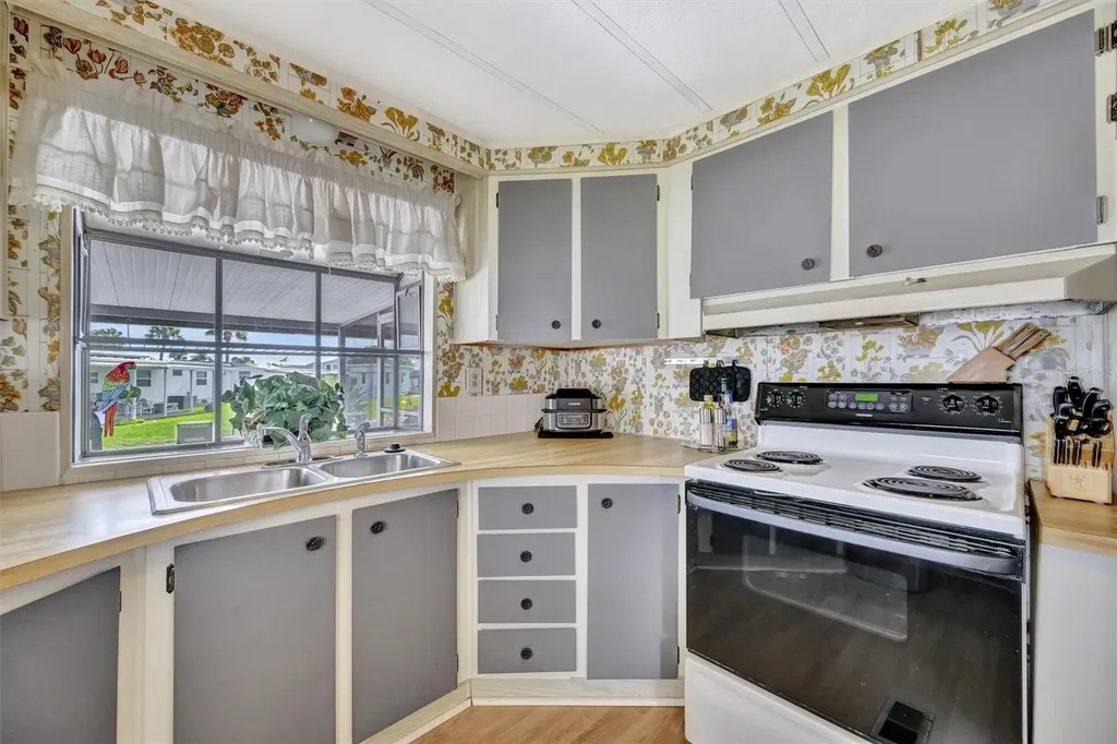 129 E Saint Lucia Loop Apollo Beach FL 33572
