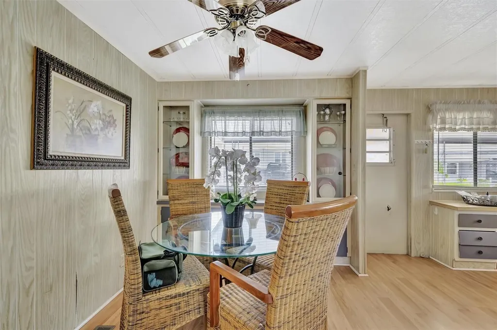 129 E Saint Lucia Loop Apollo Beach FL 33572