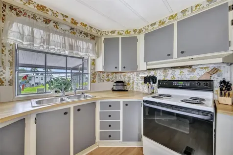 129 E Saint Lucia Loop Apollo Beach FL 33572