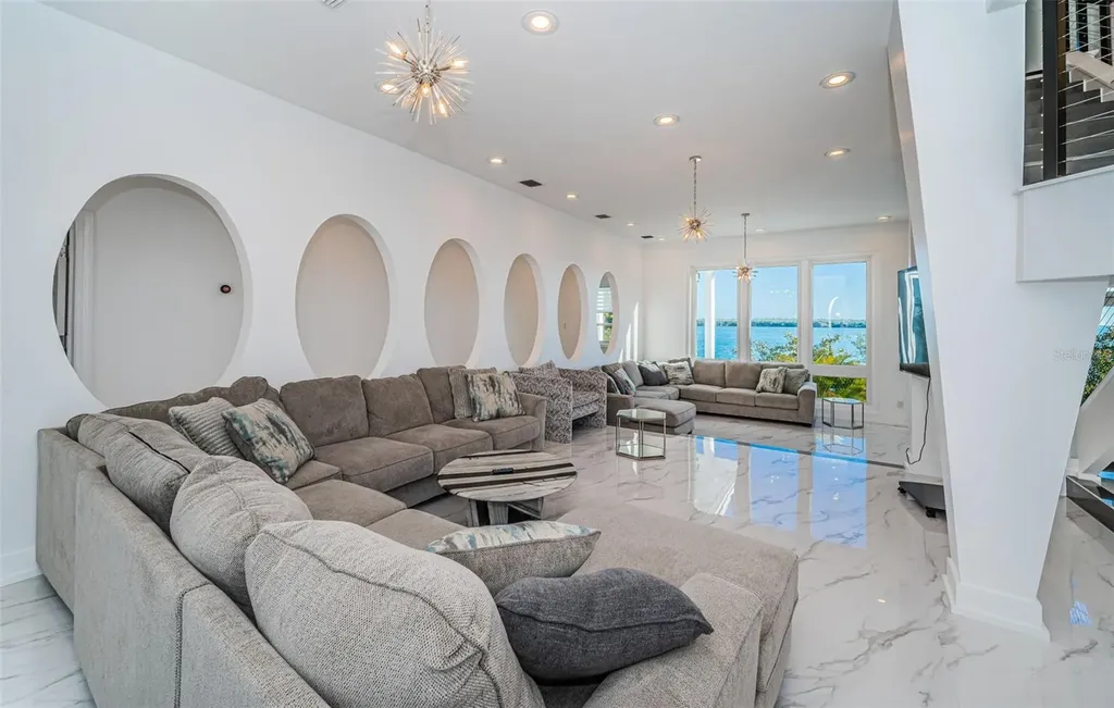 5212 62nd Avenue S St Petersburg FL 33715