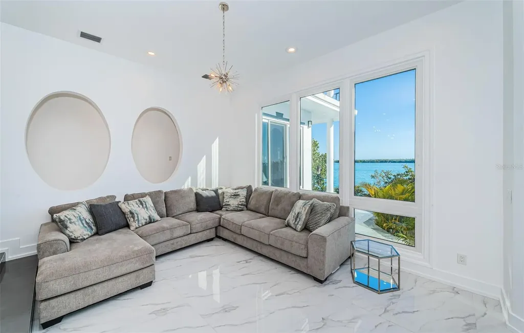 5212 62nd Avenue S St Petersburg FL 33715