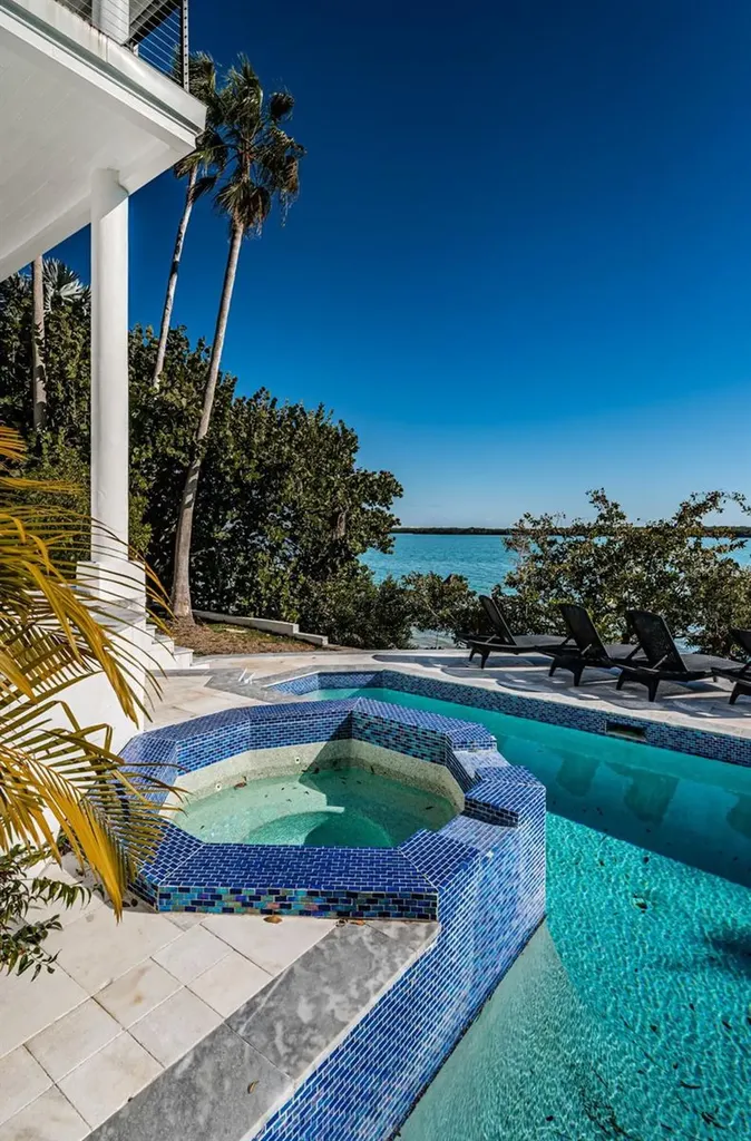 5212 62nd Avenue S St Petersburg FL 33715
