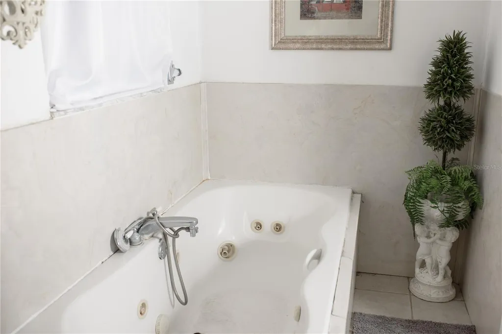 5644 Antoinette Street Sarasota FL 34232