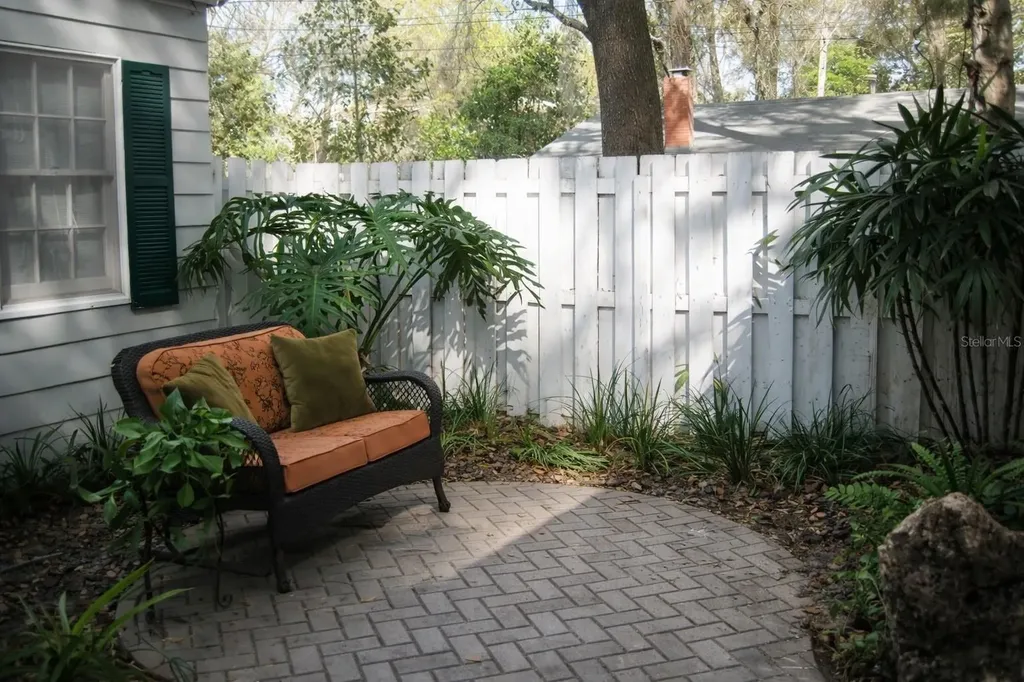 745 NE 10th Avenue Gainesville FL 32601