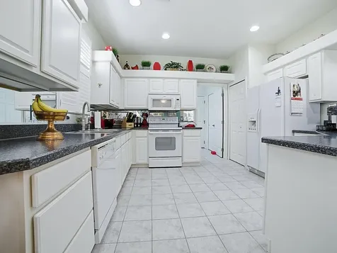 33122 Meadow Side Court Leesburg FL 34748